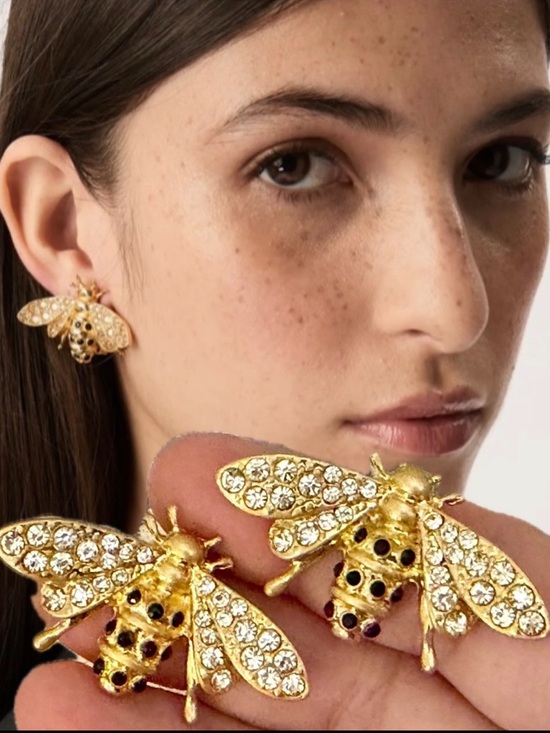 Oscar de la Renta Jewelry - OSCAR DE LA RENTA • Golden Honey
Bee Stud Earrings
